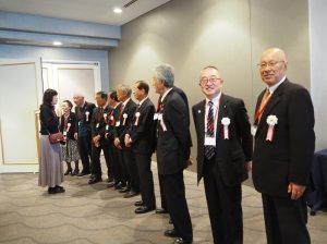 実行委員を務める13地区の連合町内会長が皆様を見送りました。皆様にとりまして笑顔あふれる1年となりますことを祈念いたします