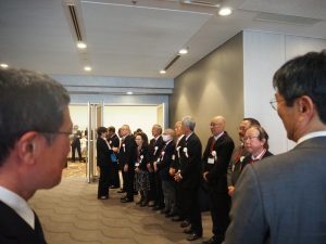 皆様との別れが名残惜しく感じられるシーンが多ある中、実行委員を務める13地区の連合町内会長が今年も皆様を見送らせていただきました。本年も幸多き一年となりますようにと祈念いたします