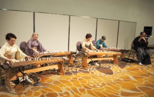 今年も「港北三曲会」による演奏で皆様を出迎えました