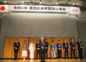 山中竹春横浜市長からのメッセージを司会者が読み上げた後、佐藤祐文(ひろふみ)市議が来場いただいた神奈川県議と横浜市議を紹介。代表しての挨拶では「メディアで話題になっている新横浜での図書館の新設の議論はこれから。港北図書館のリノベーションをまずは行いたい」と語っていました